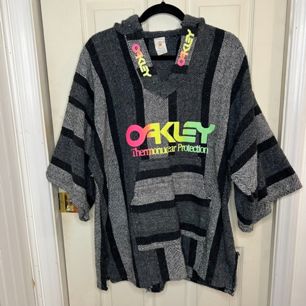 Vintage RARE Oakleys Drug Rug Mexican Hoodie Short Sleeve Wide Arm XL